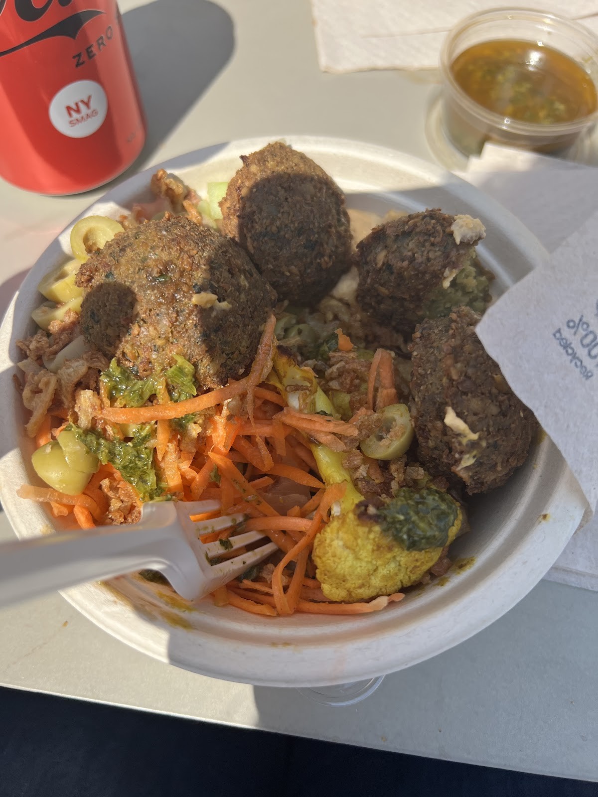 Falafel Pedralbes: food & drinks