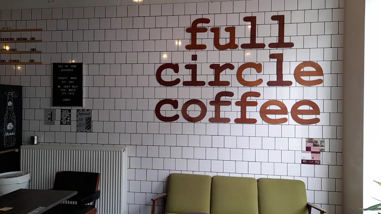 Full Circle Coffee Bar and Roastery - Zuid: the place