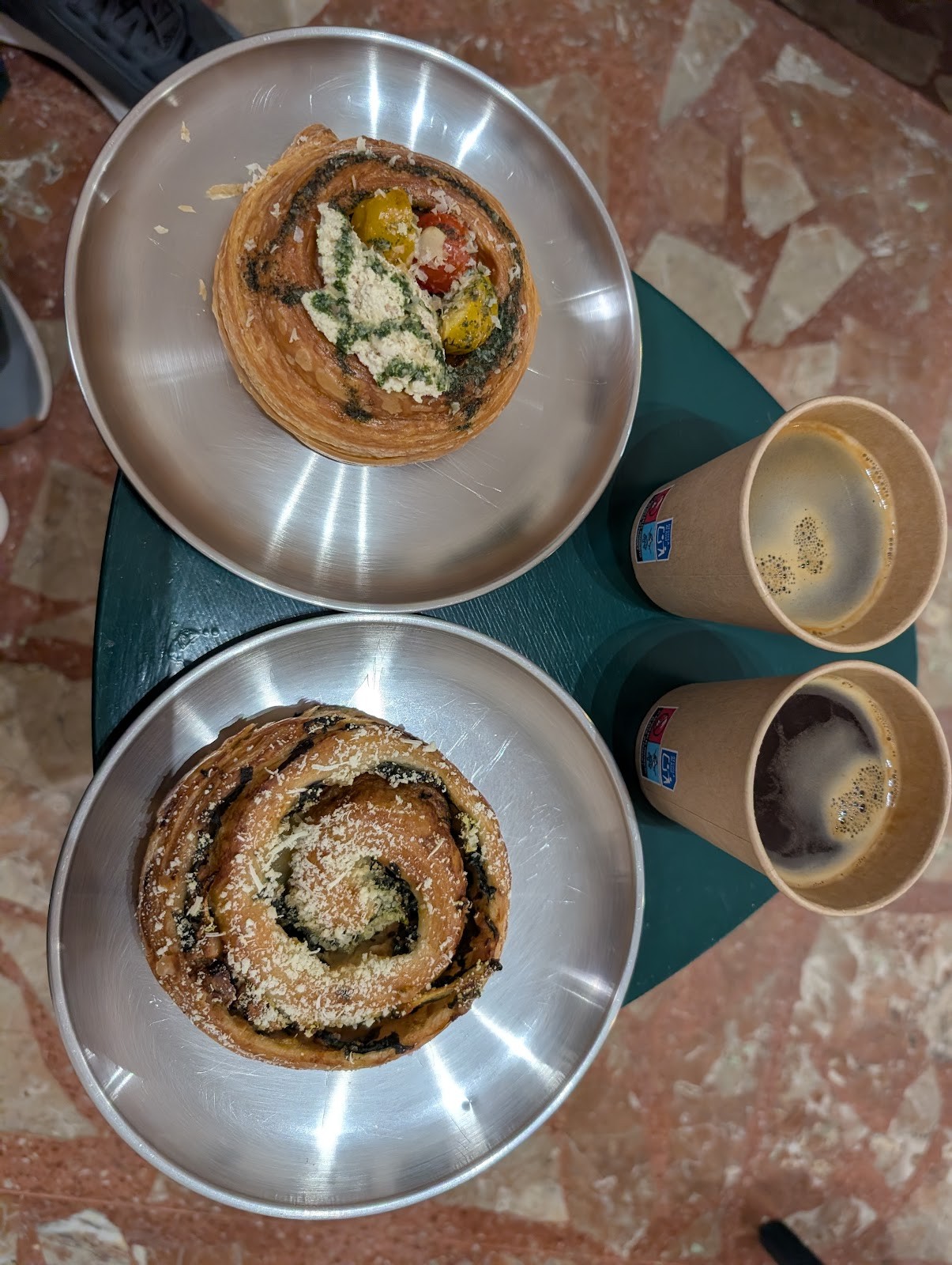 ALTERNA Mostrador Gelat: food & drinks