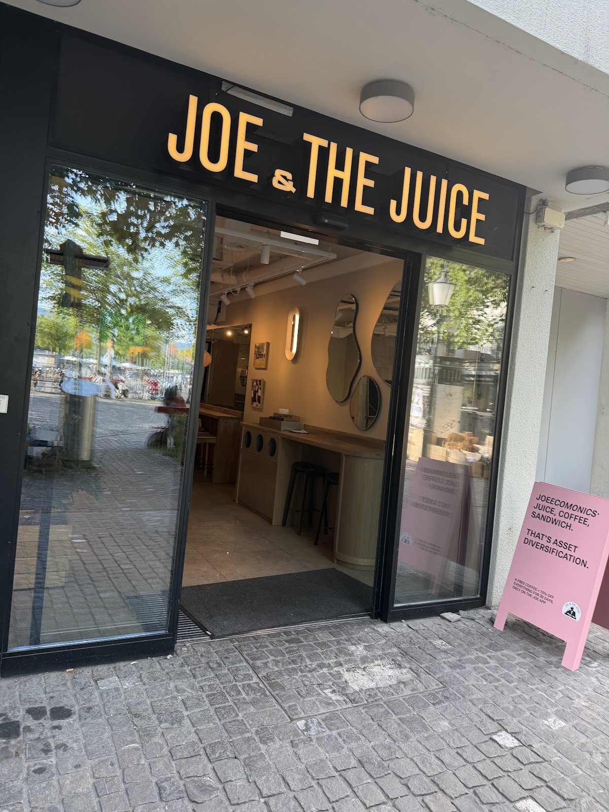 JOE & THE JUICE: the place