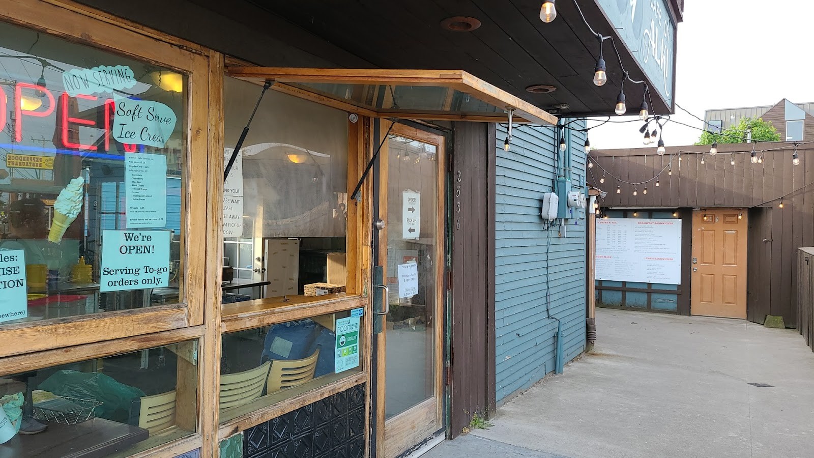 Ampersand Cafe on Alki: the place