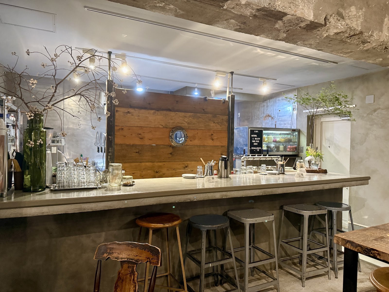 CORI. NATURAL VEGAN FOOD & CRAFT BEER: the place