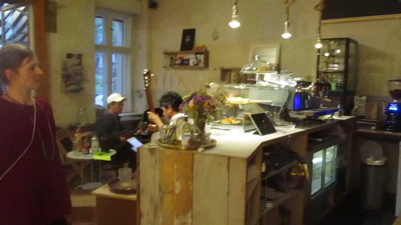 Noir Café: the place
