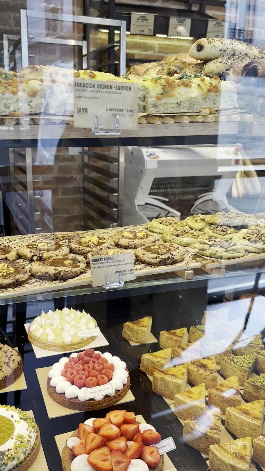 Land&Monkeys Montmartre: food & drinks