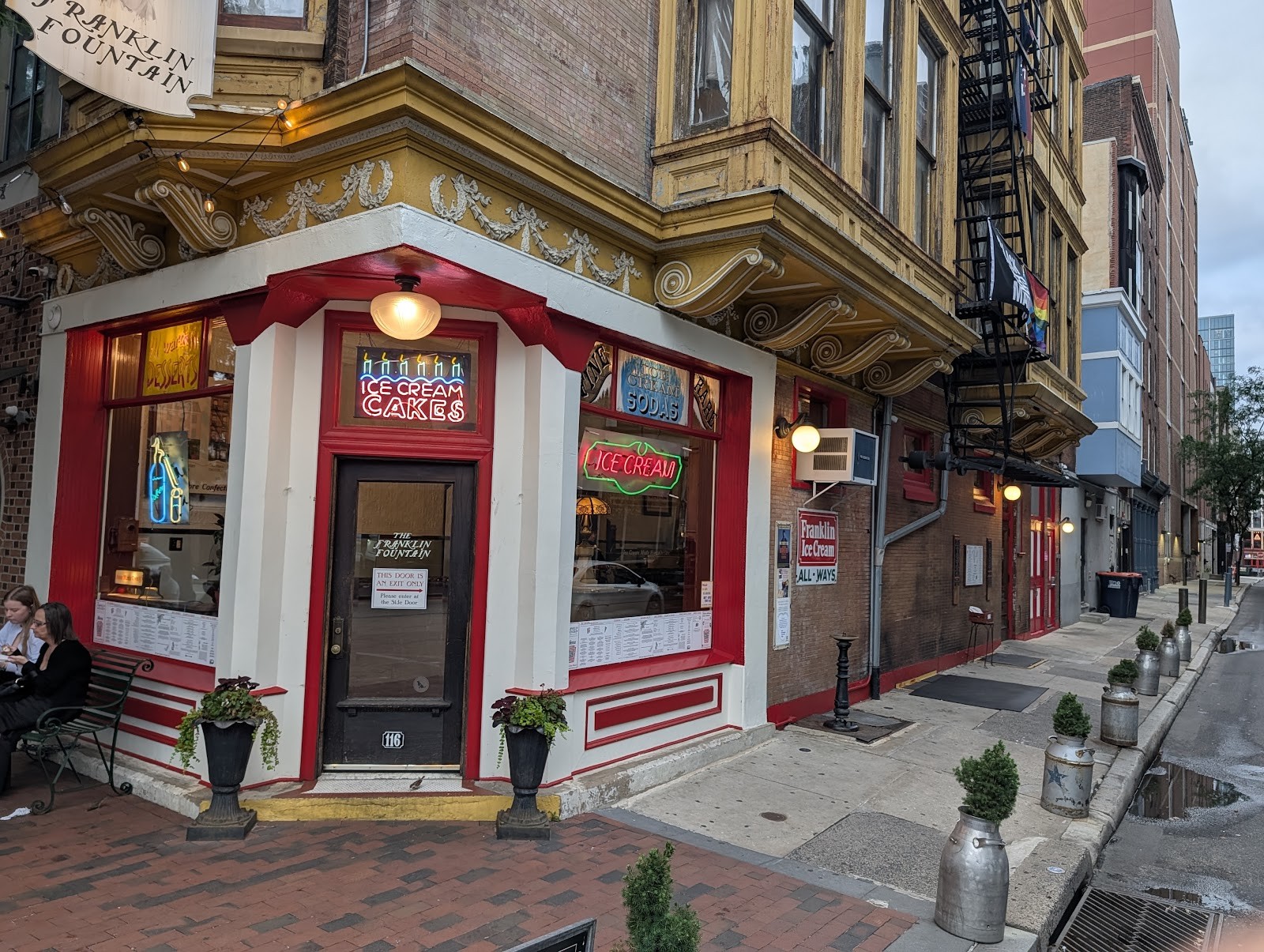 The Franklin Fountain: the place