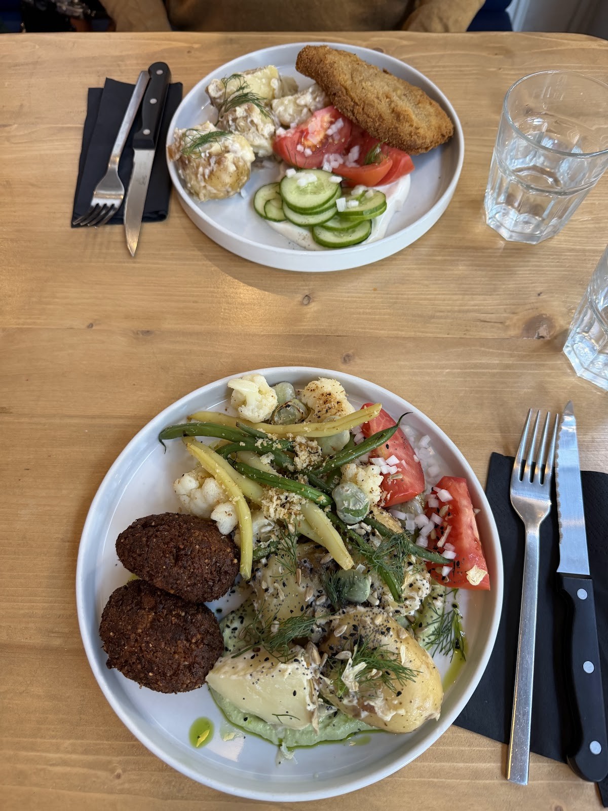 Lokal Vegan Bistro: food & drinks