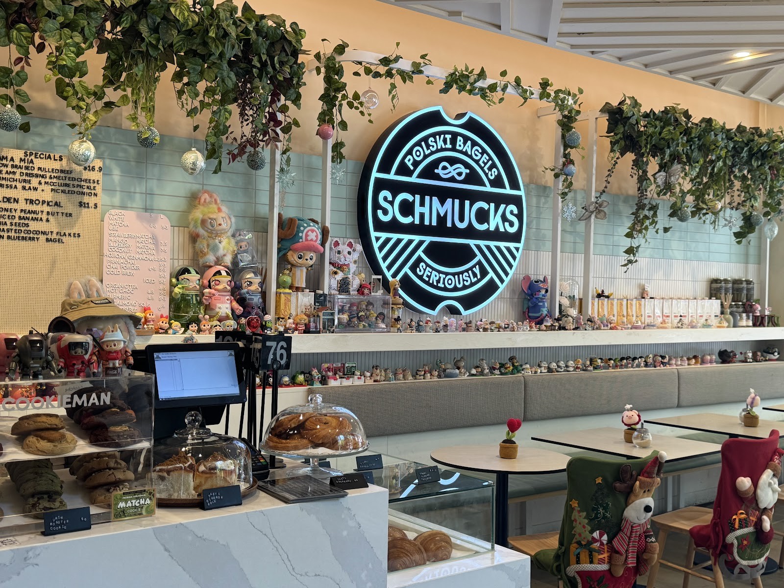 Schmucks Bagels: the place