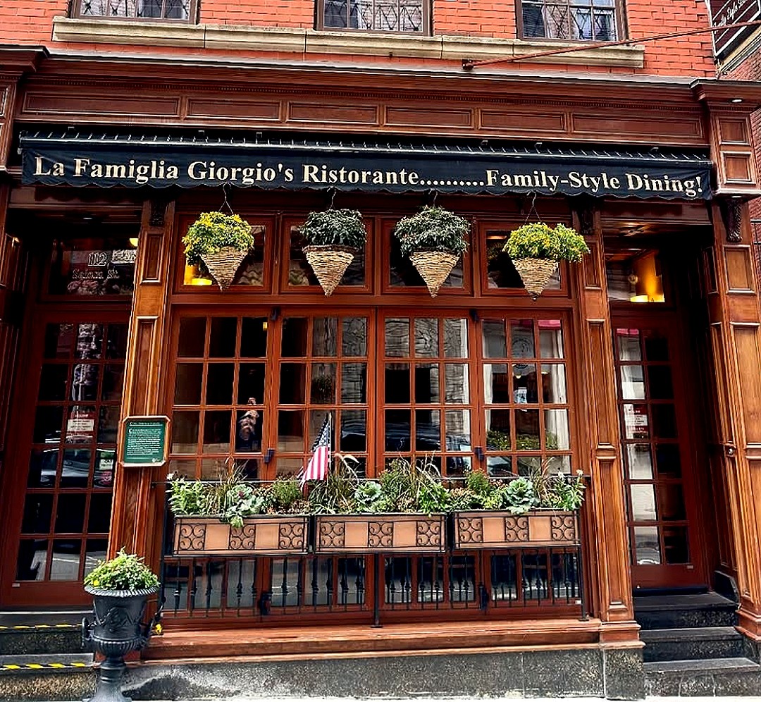 La Famiglia Giorgio's Restaurant: the place