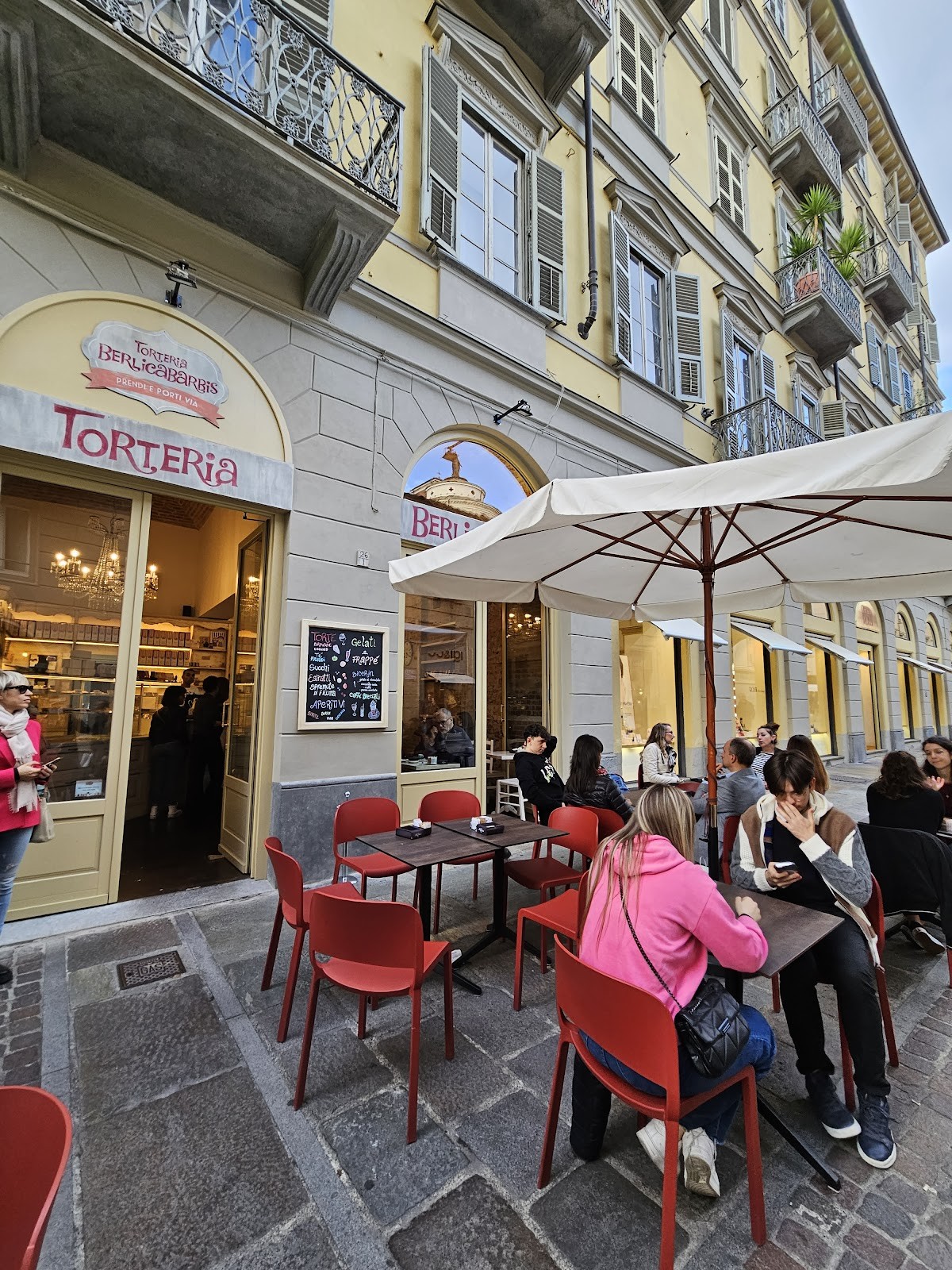 Torteria Berlicabarbis - Via Carlo Alberto: the place