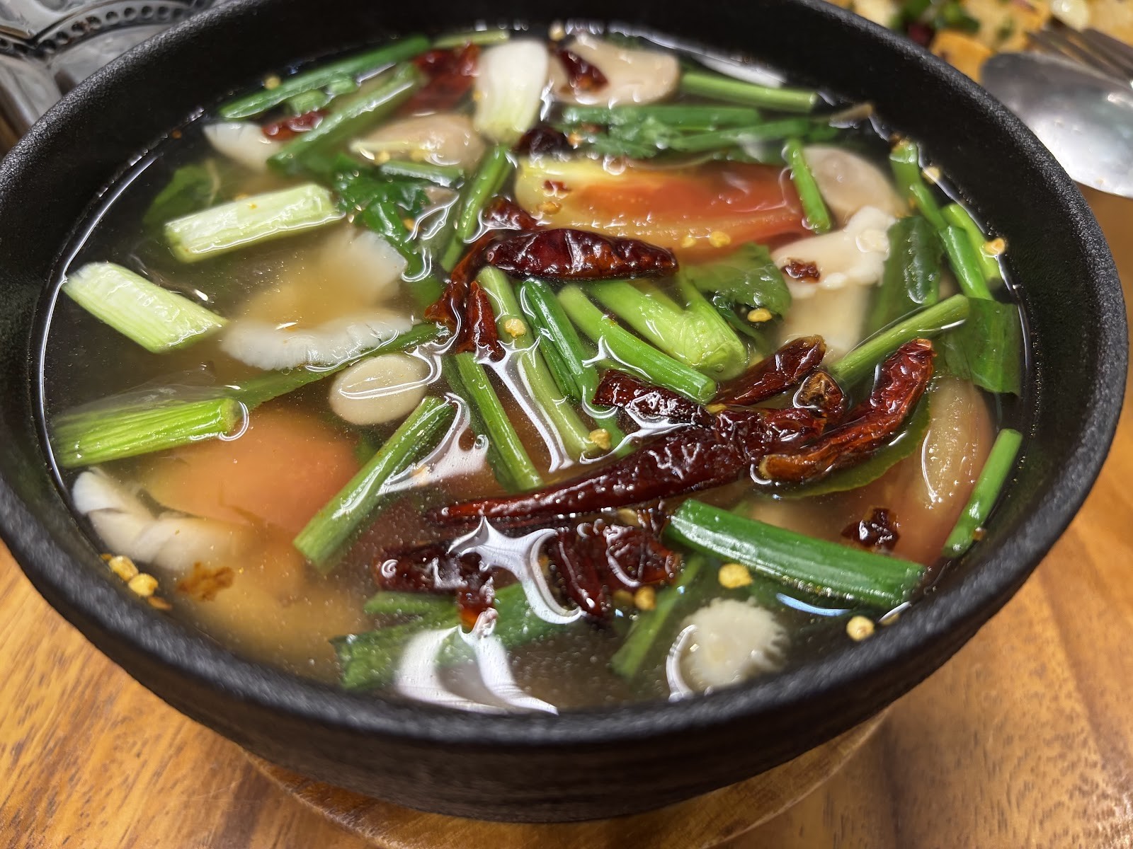 Kem-Kon Charoennakhon (เข้ม-ข้น เจริญนคร) 100% Vegan: food & drinks