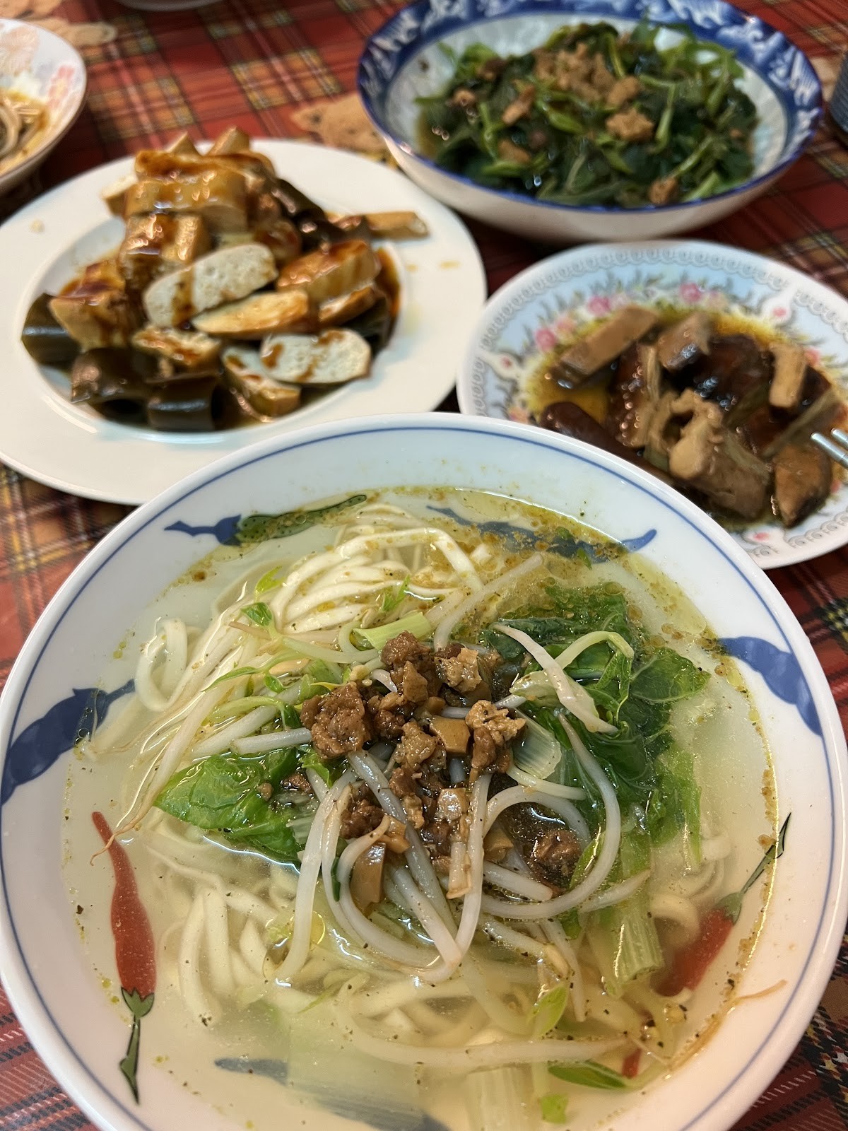 Zhāng TàiTài 張太太緣素食: food & drinks