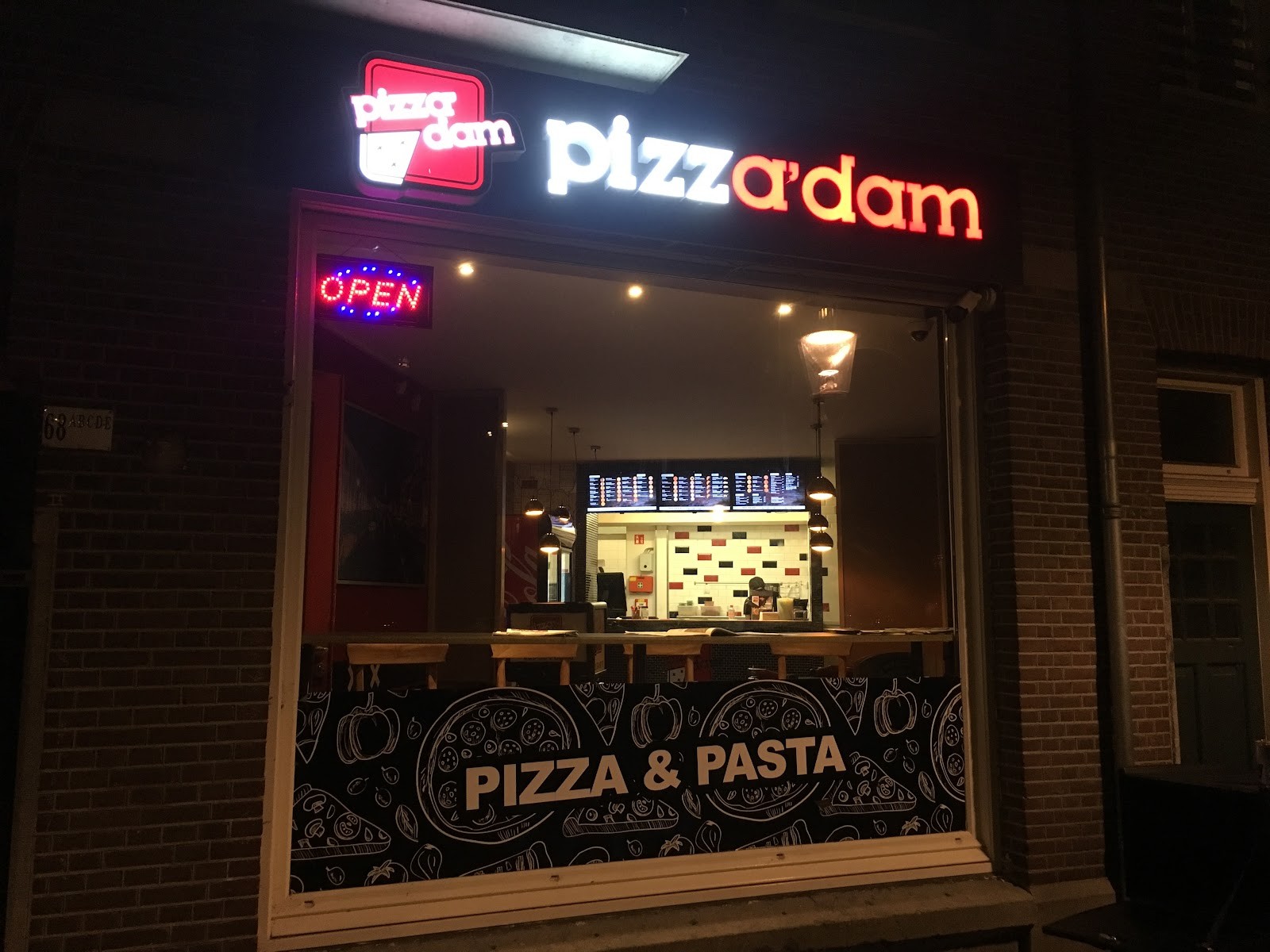 Pizzadam Amsterdam Oost: the place
