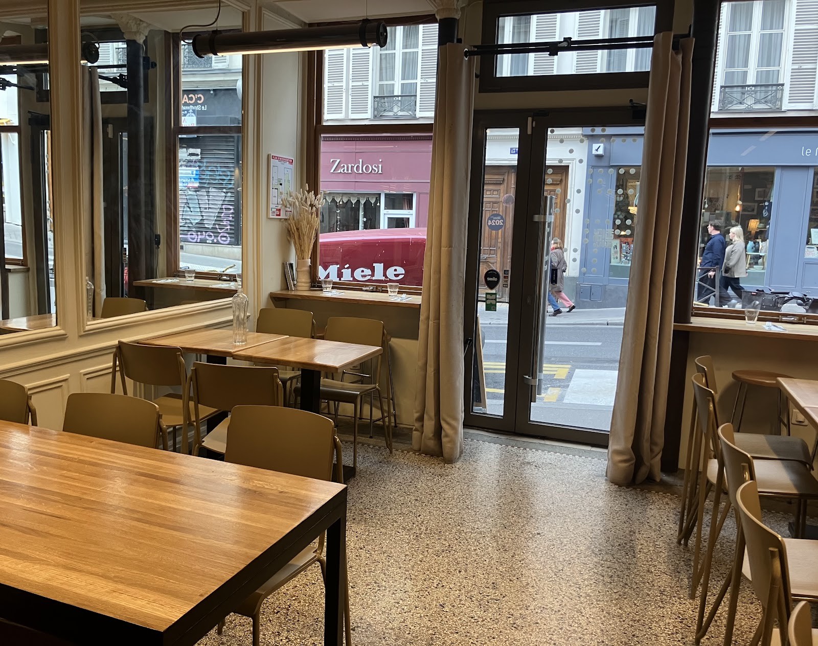Momola: the place