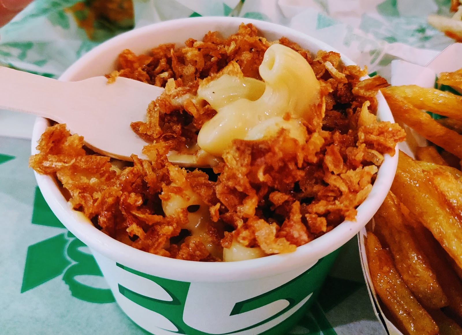 Oowee Vegan Brighton - Plant Based Burgers, Fried Chicken & Shakes.: food & drinks