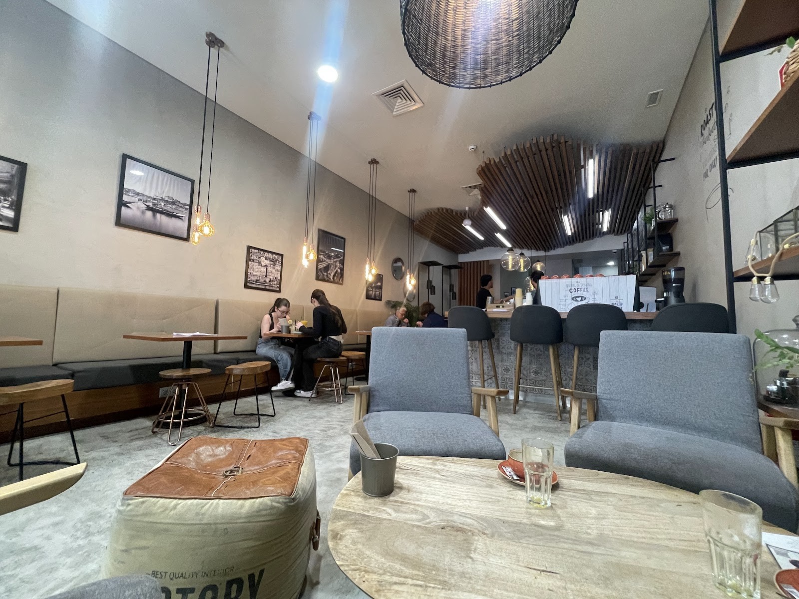 Esquires Coffee Porto: the place