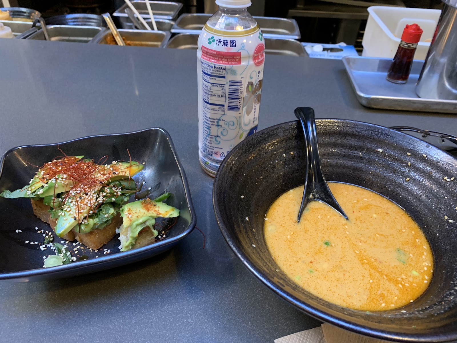 Ramen Hood: food & drinks