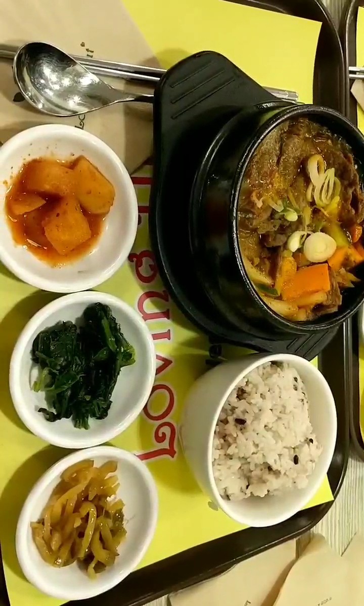 Loving Hut Cafe: food & drinks