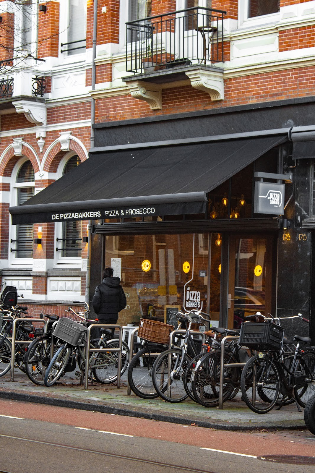De Pizzabakkers Willemsparkweg: the place
