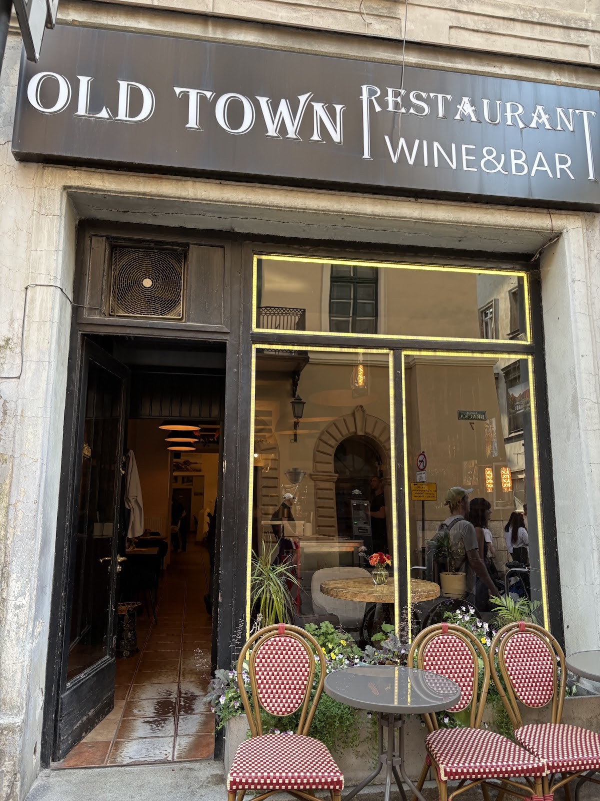 Old Town Restaurant and Wine Bar: the place