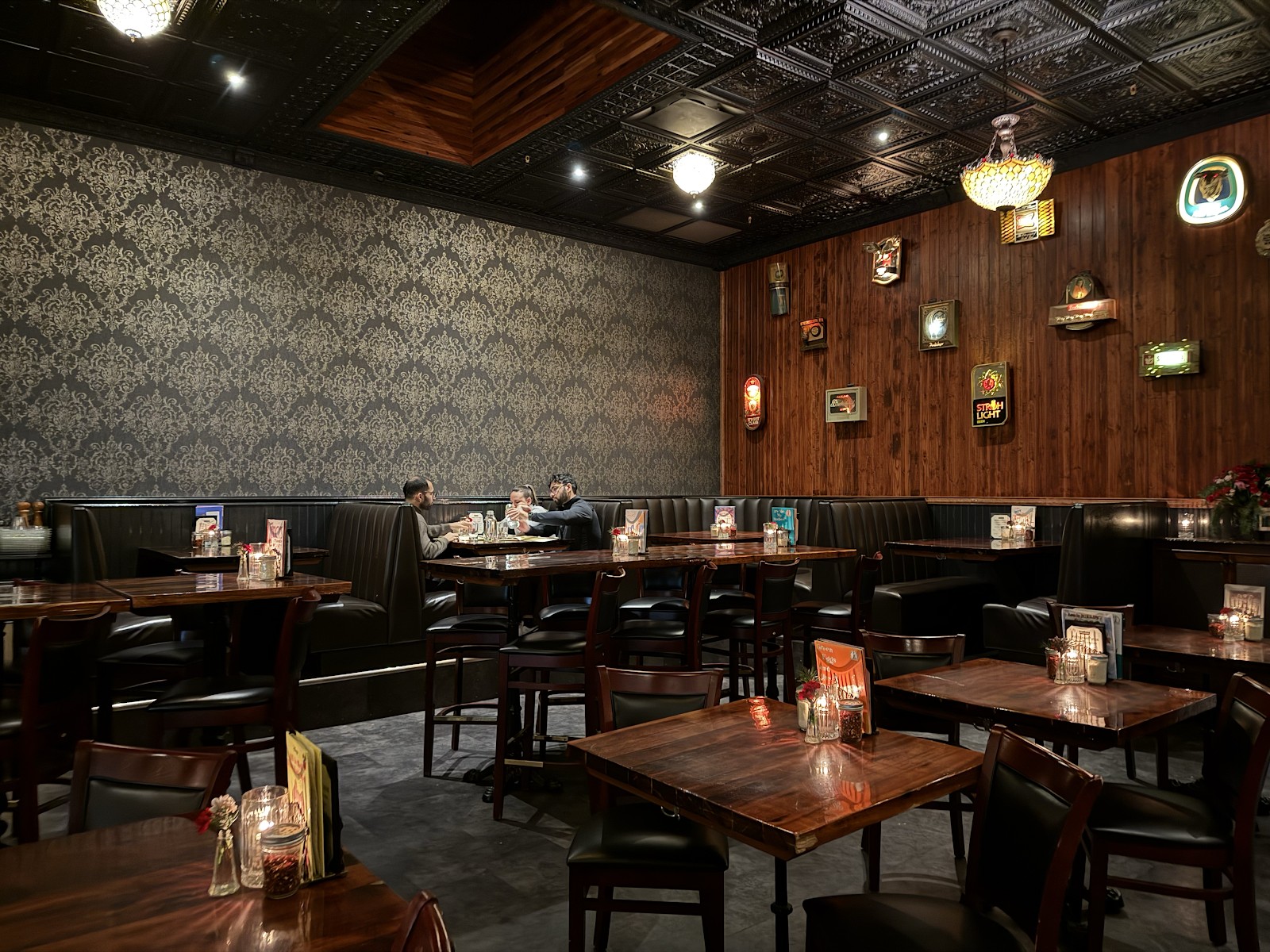 ROCCO'S: the place