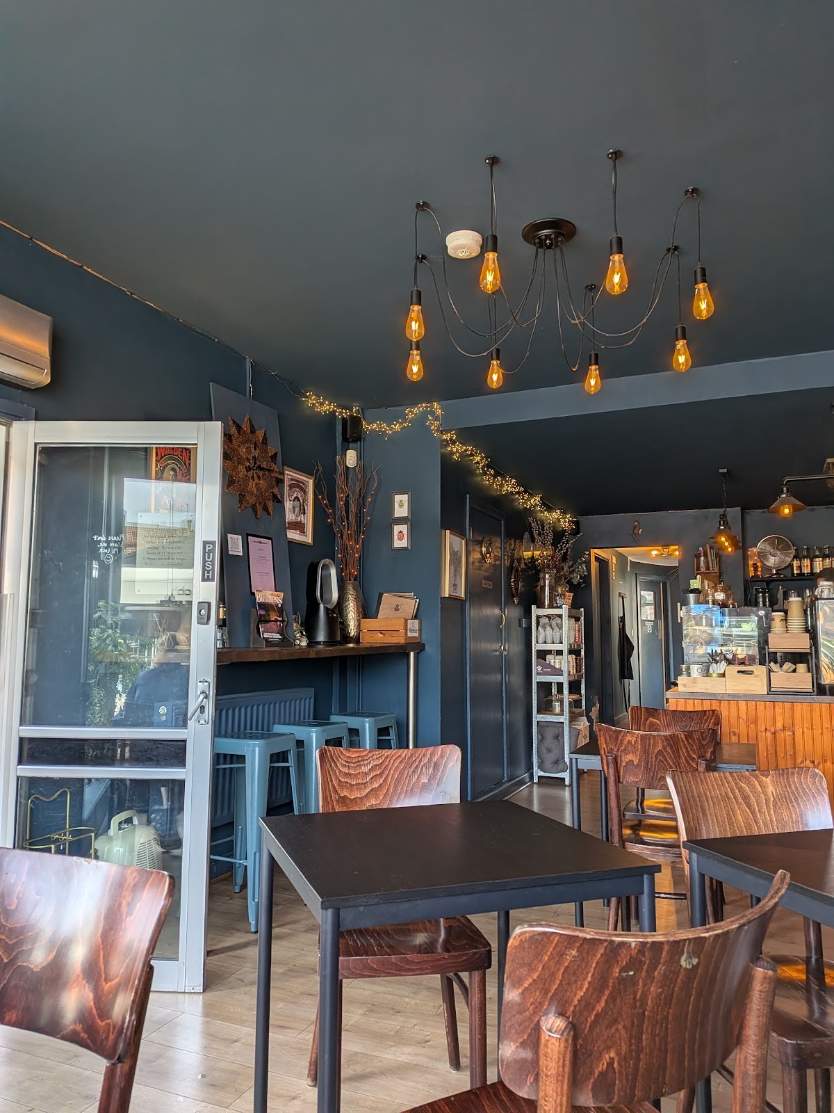 Against the Grain Coffee House: the place