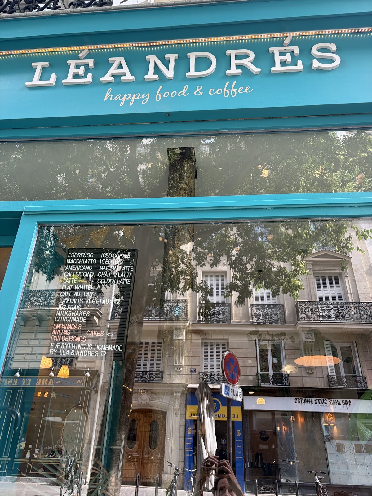 Léandrés happy food & coffee roaster: the place