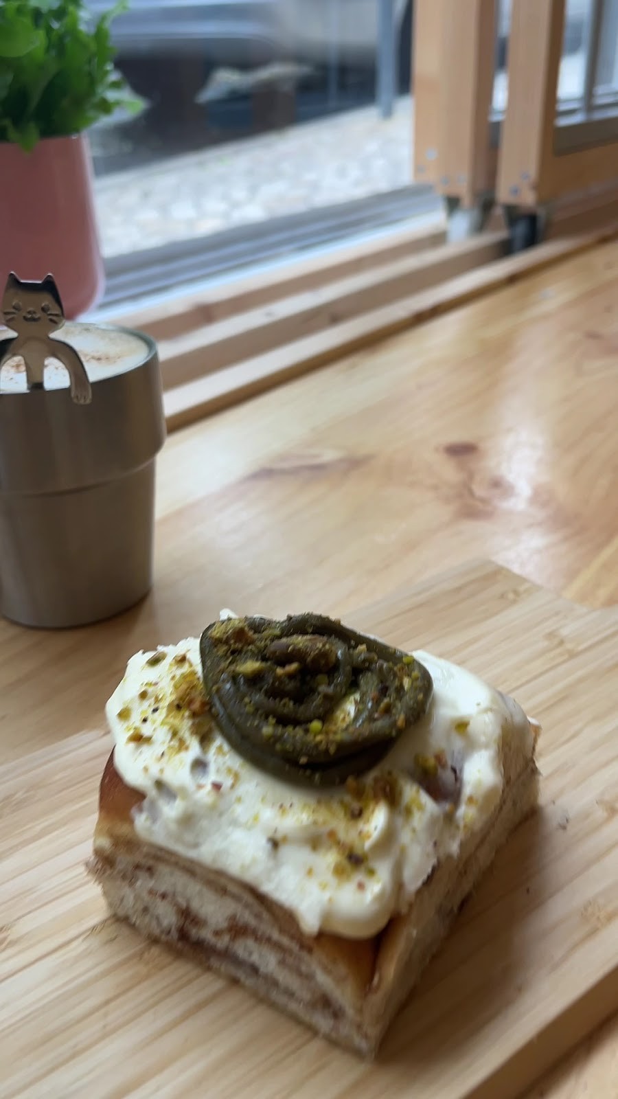 Moko Vegan Bakery: food & drinks