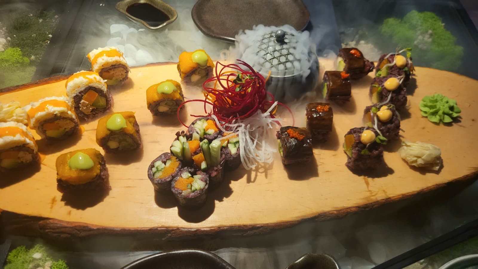 Emira Vegan Sushi Restaurant: food & drinks