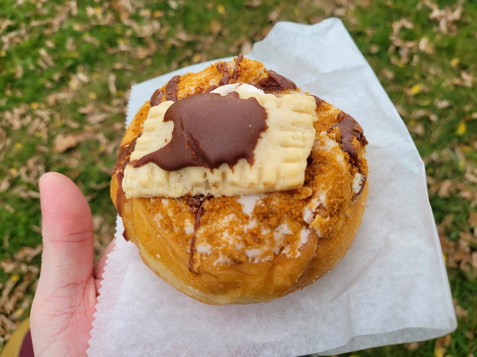 Dottie's Donuts: food & drinks