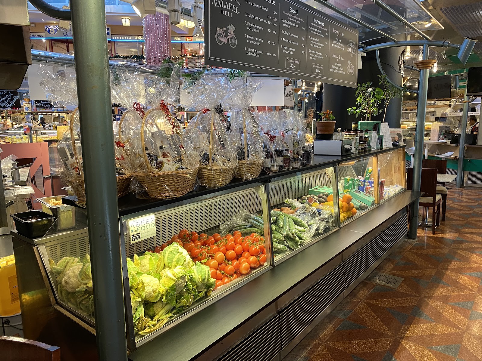 Elli's Falafel: the place