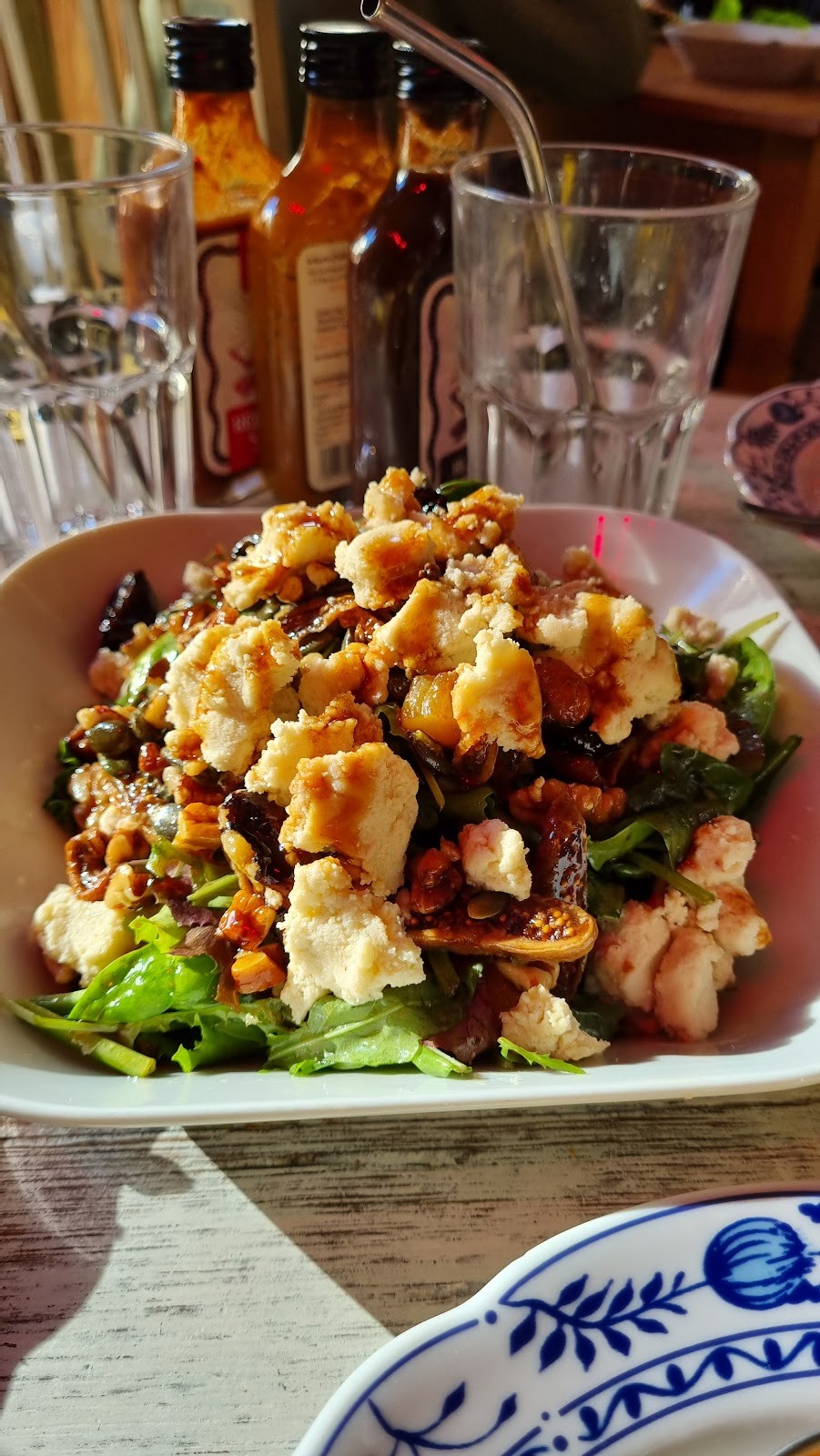 Lia's Kitchen - 100% Vegan: food & drinks