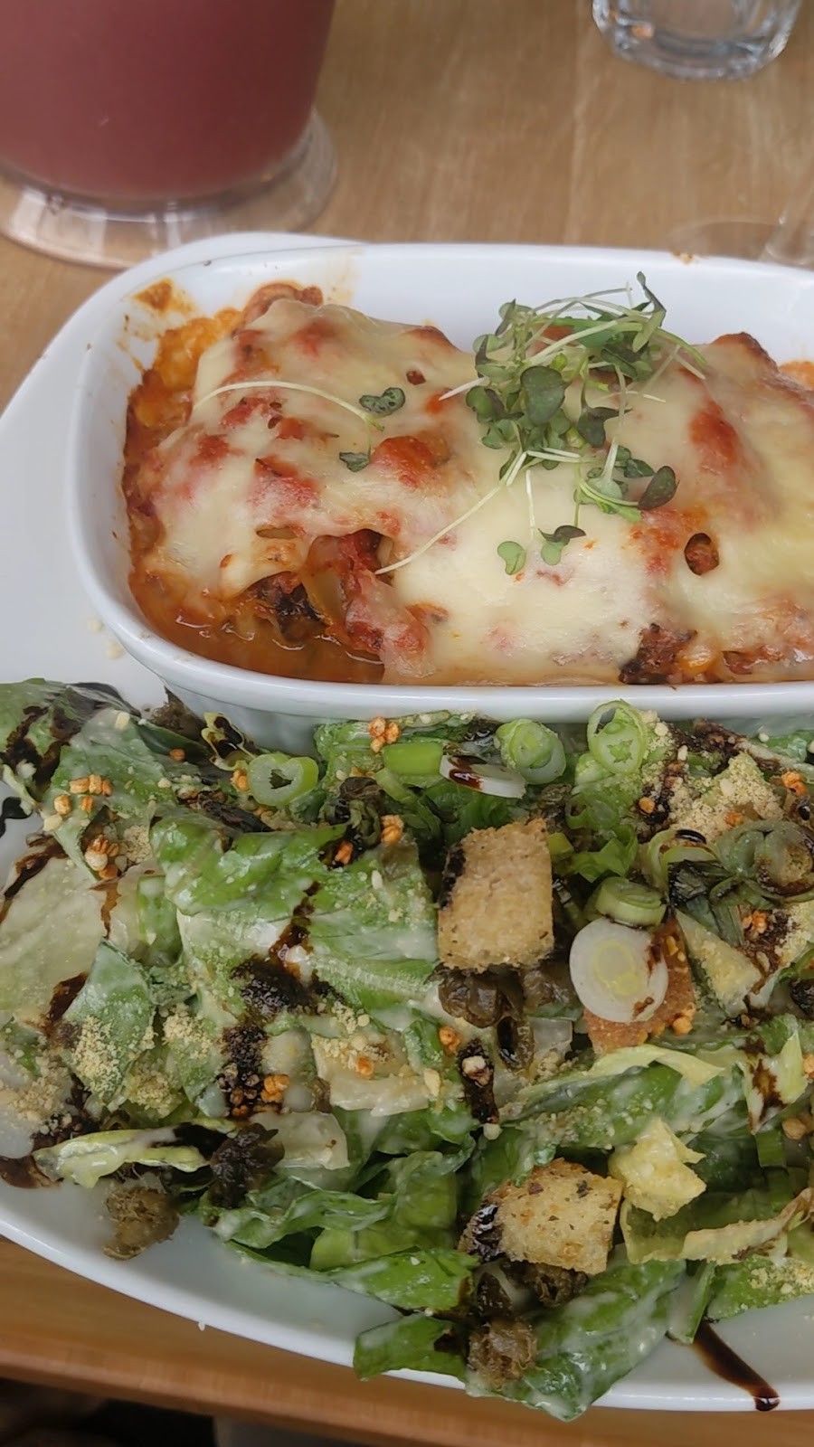 Lola Rosa Place-des-Arts: food & drinks