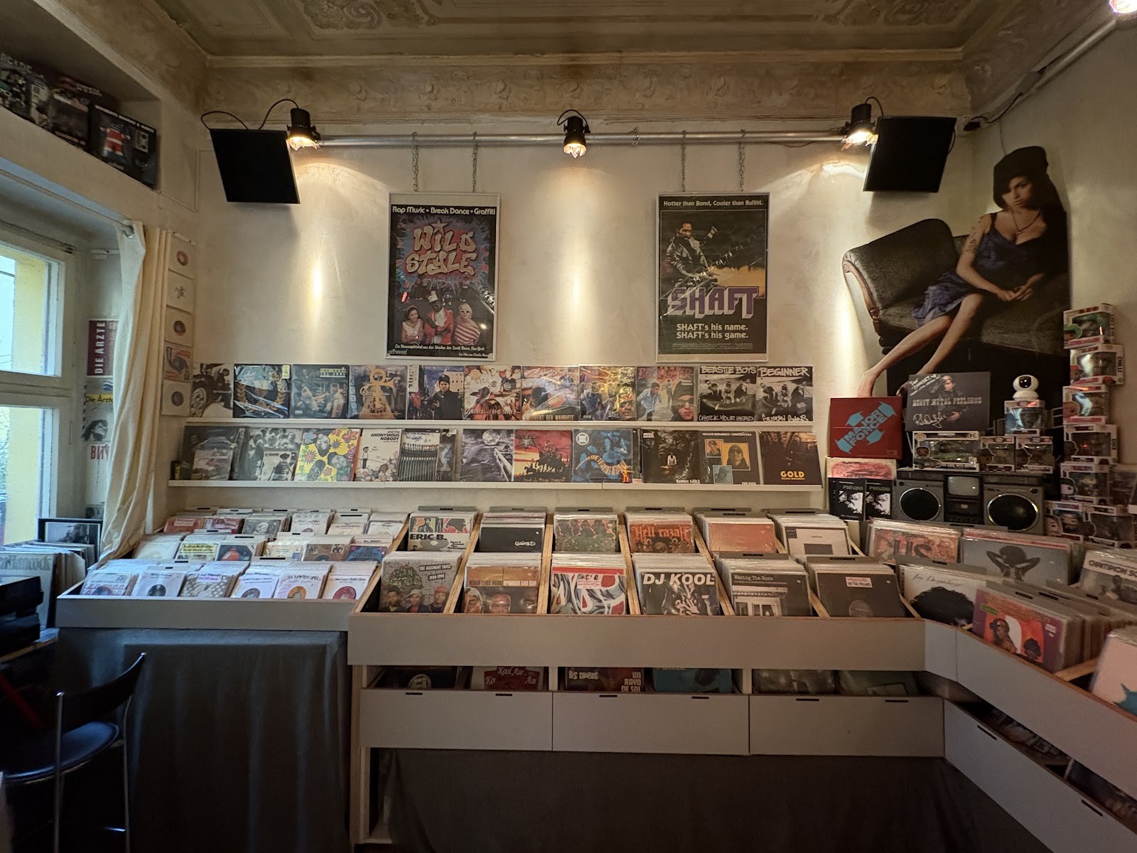 BANKERT. Vinyl-Café: the place