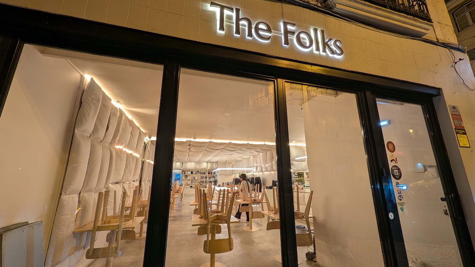 The Folks Santos: the place