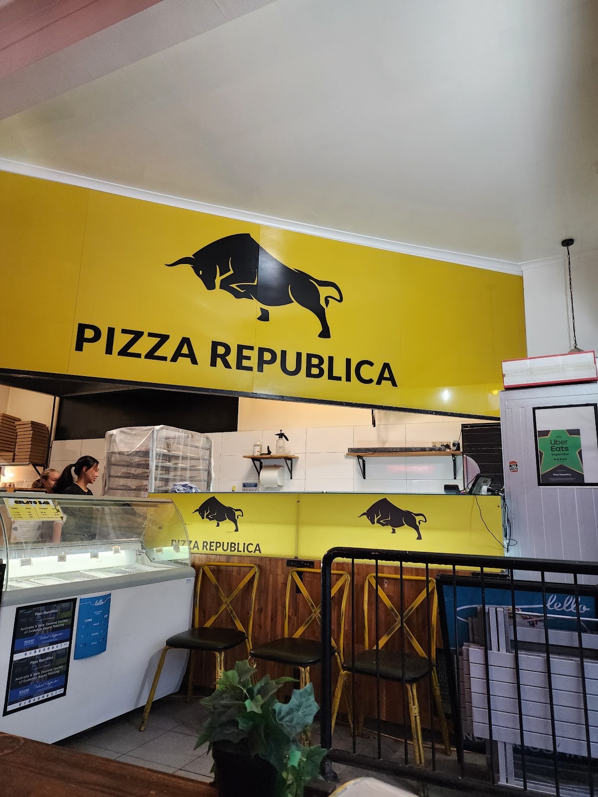 Pizza Republica Surrey Hills: the place
