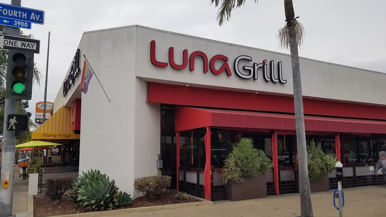 Luna Grill Hillcrest: the place