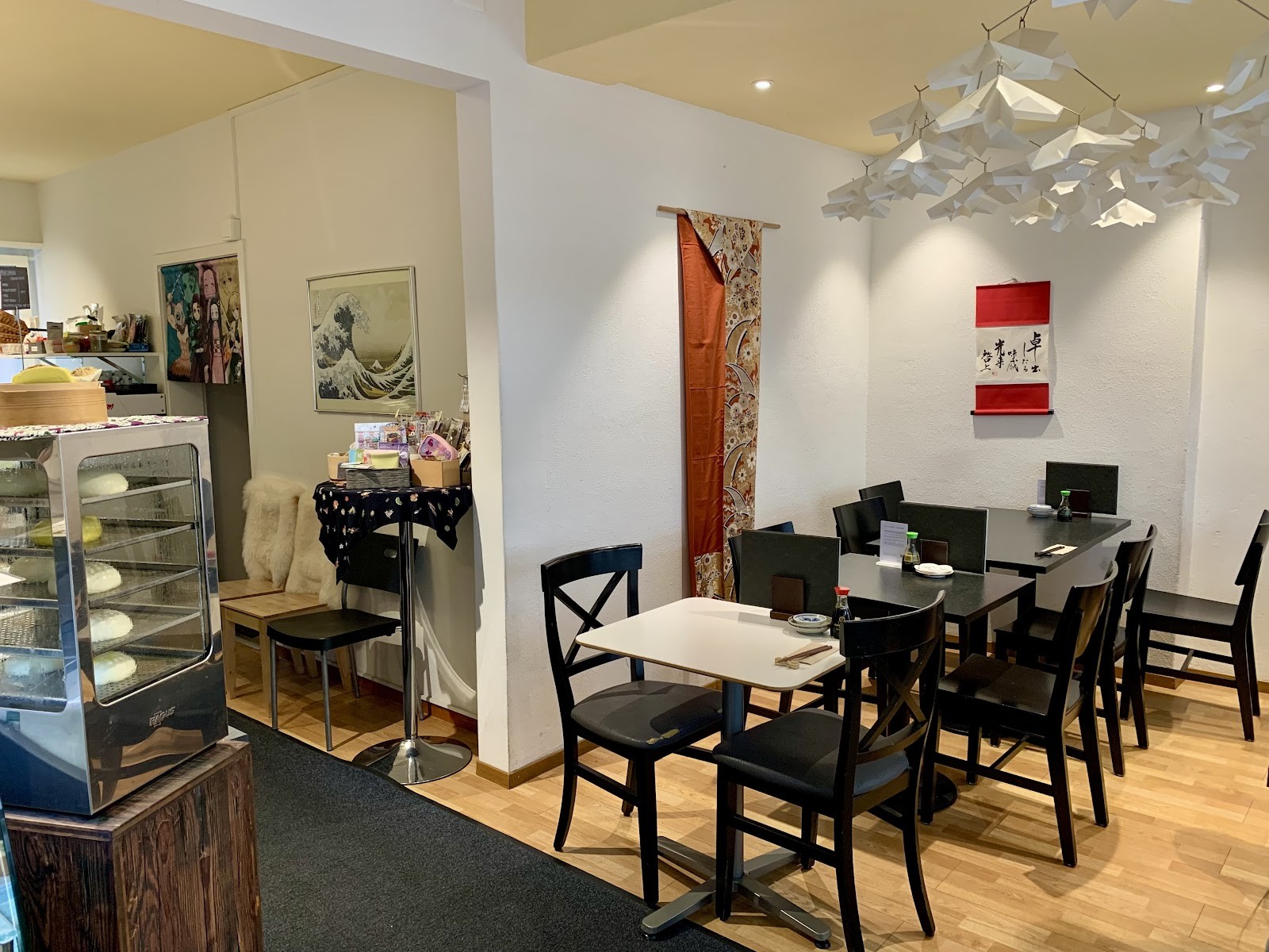 Sushi Bar & Café URAMAKIYA: the place