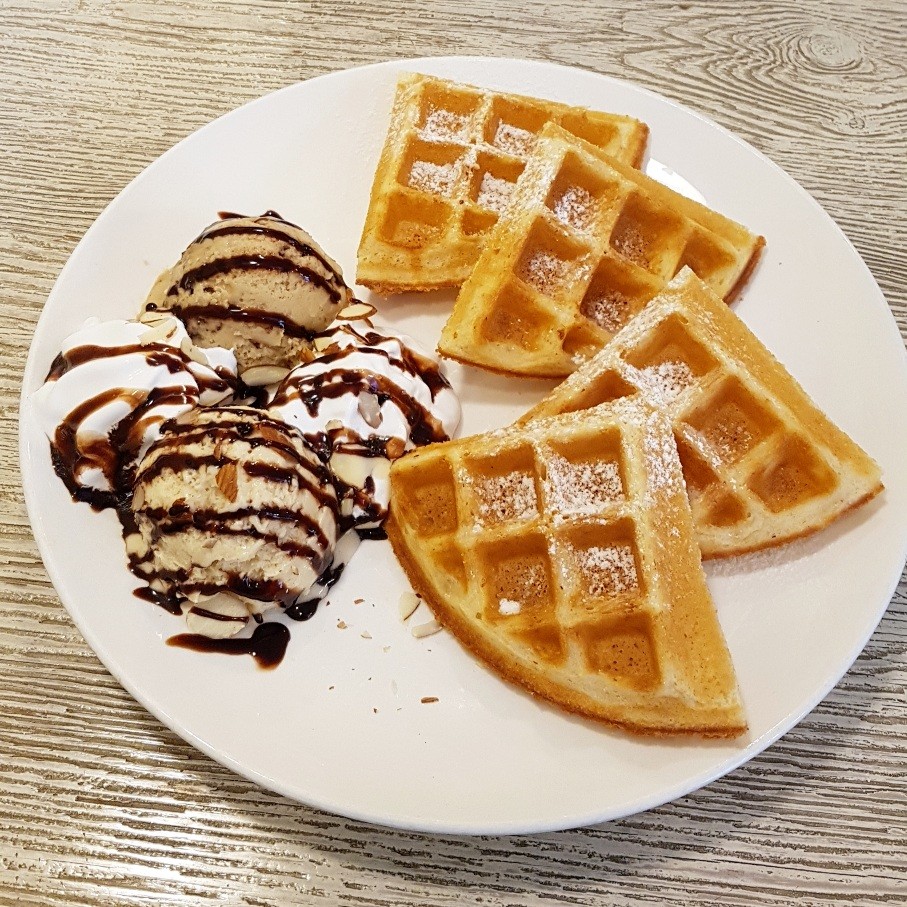 Loving Hut Cafe: food & drinks
