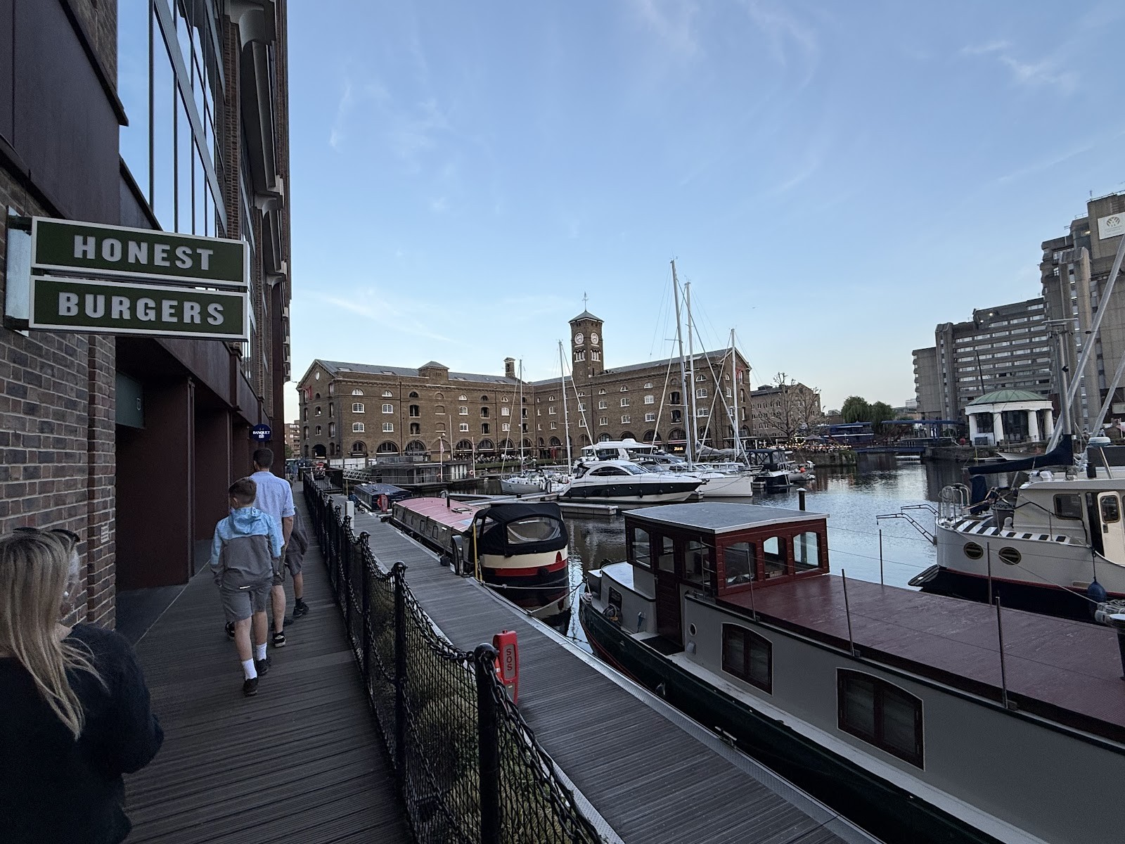 Honest Burgers St Katharine Docks: the place