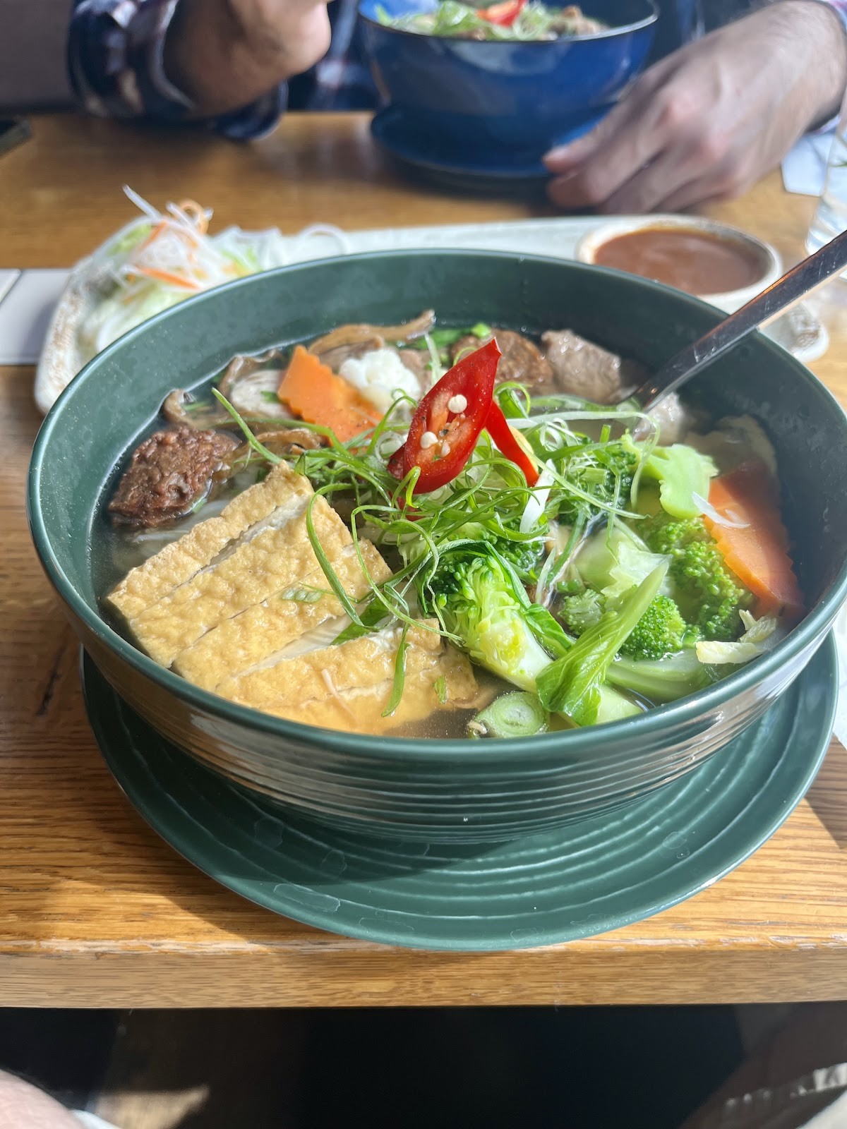 Vevi Vegan Rolls & Pots: food & drinks