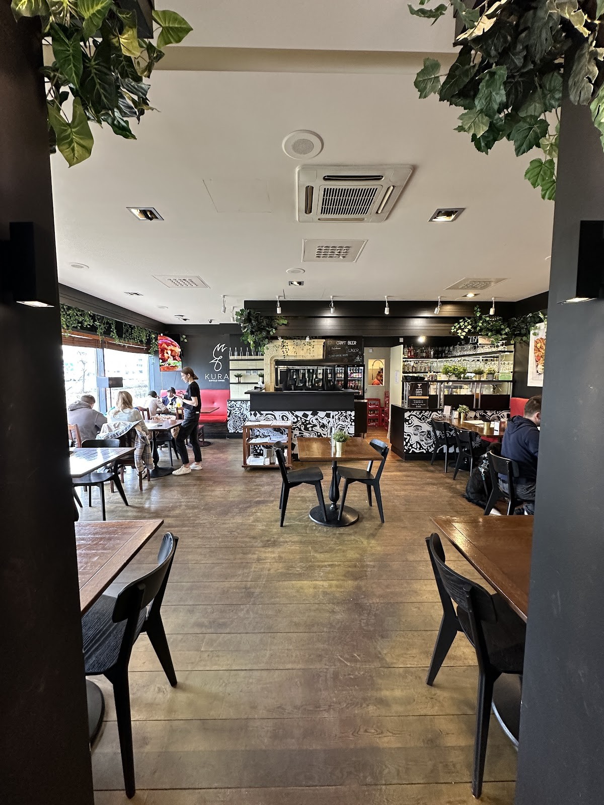 KURA Buffalo Wings & Craft Beer - Wilanów: the place