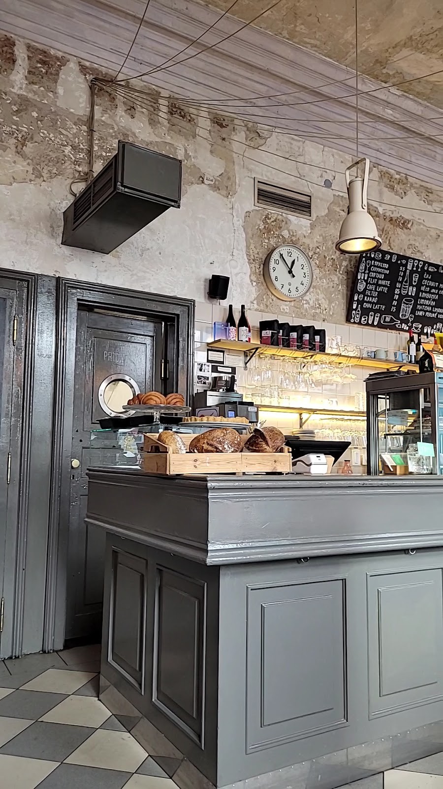 Cafe Letka: the place