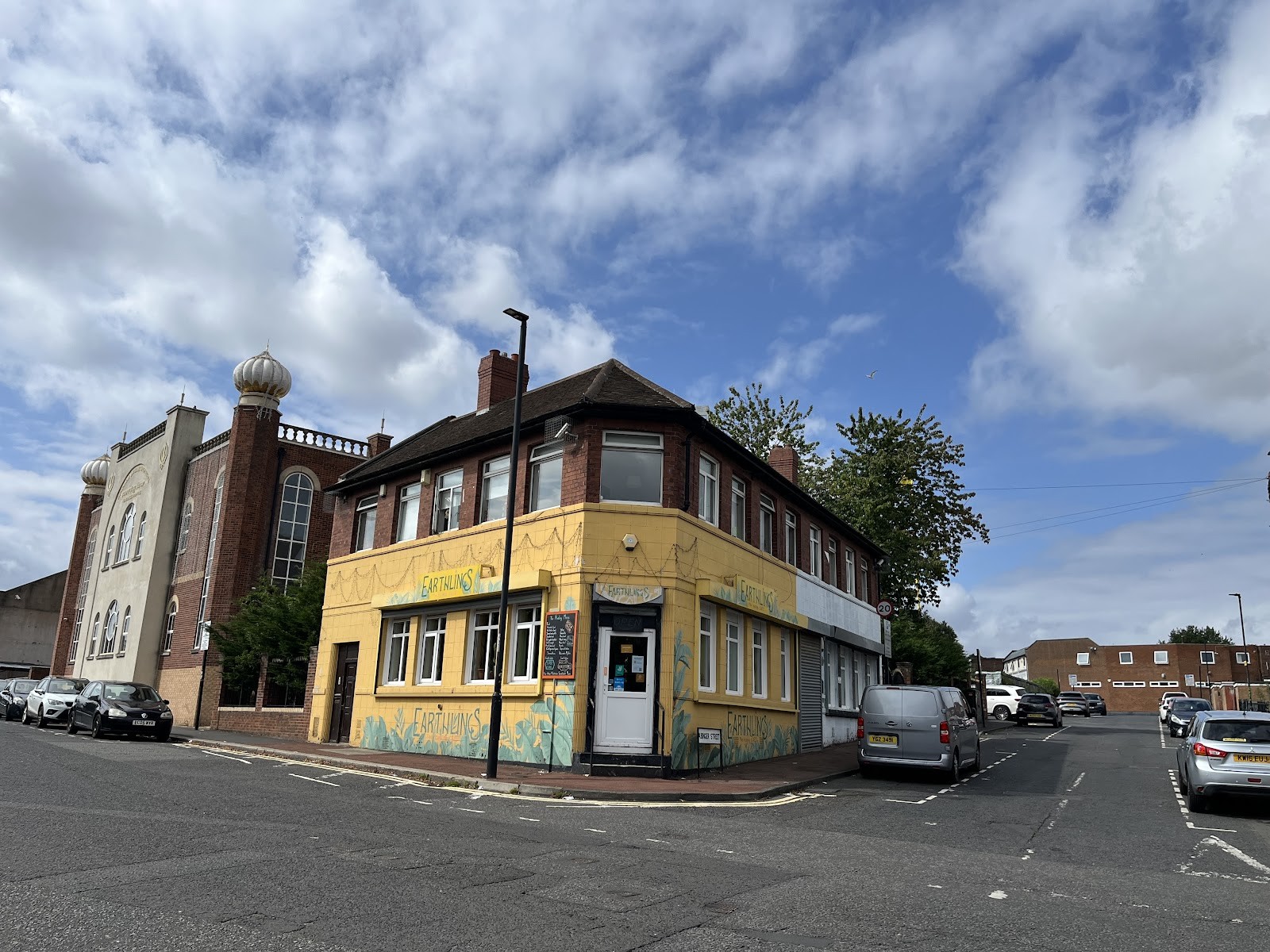Earthlings - The healing Cafe: the place