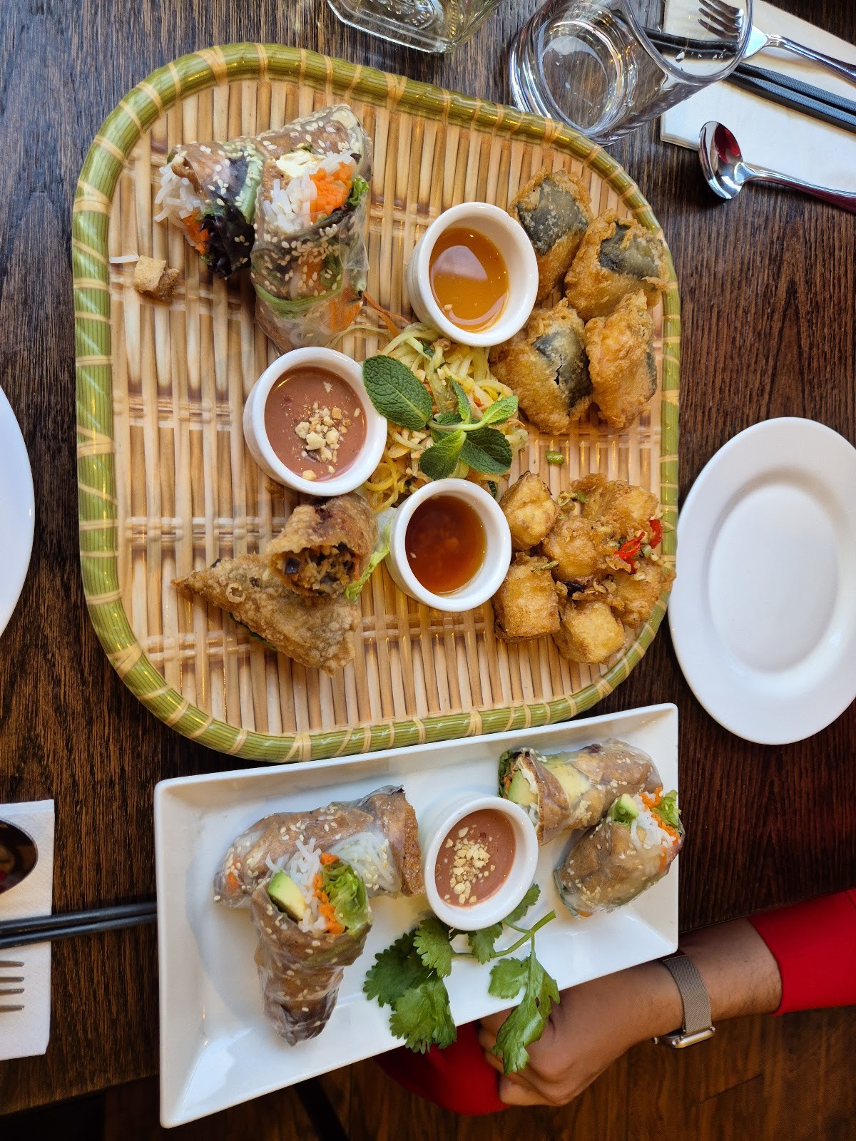 Non Viet Vegan Restaurant: food & drinks