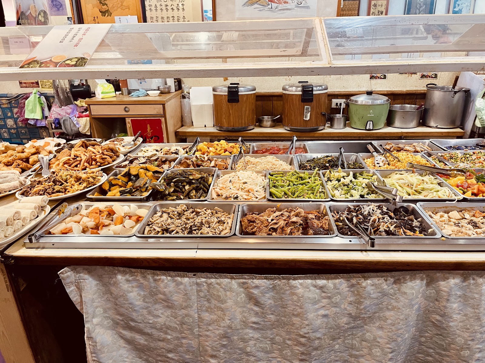 QuánJiāFú SùShí 全家福素食: the place