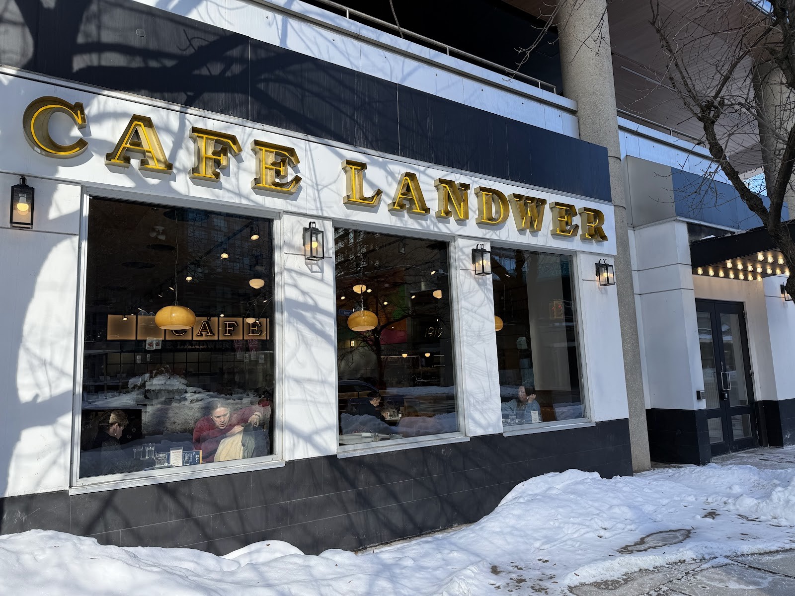 Cafe Landwer Front: the place