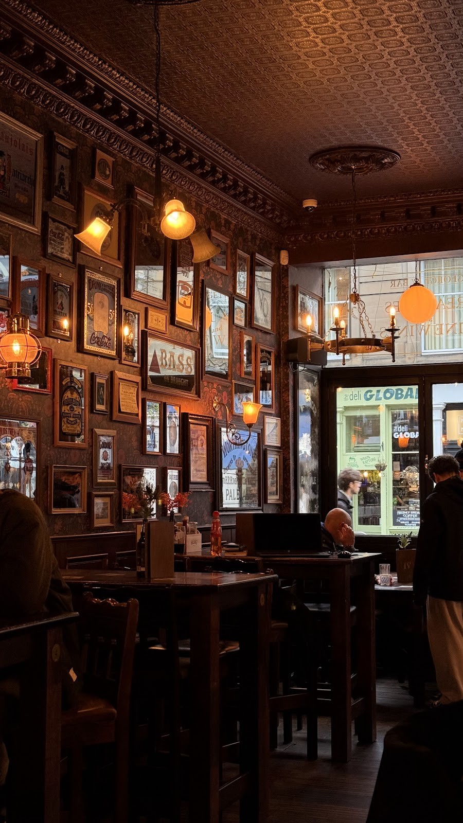 George IV Bar: the place