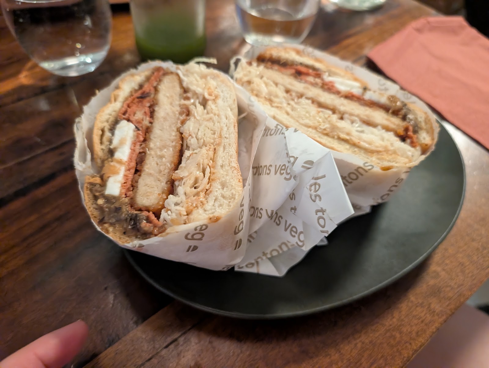Les Tontons Veg: food & drinks