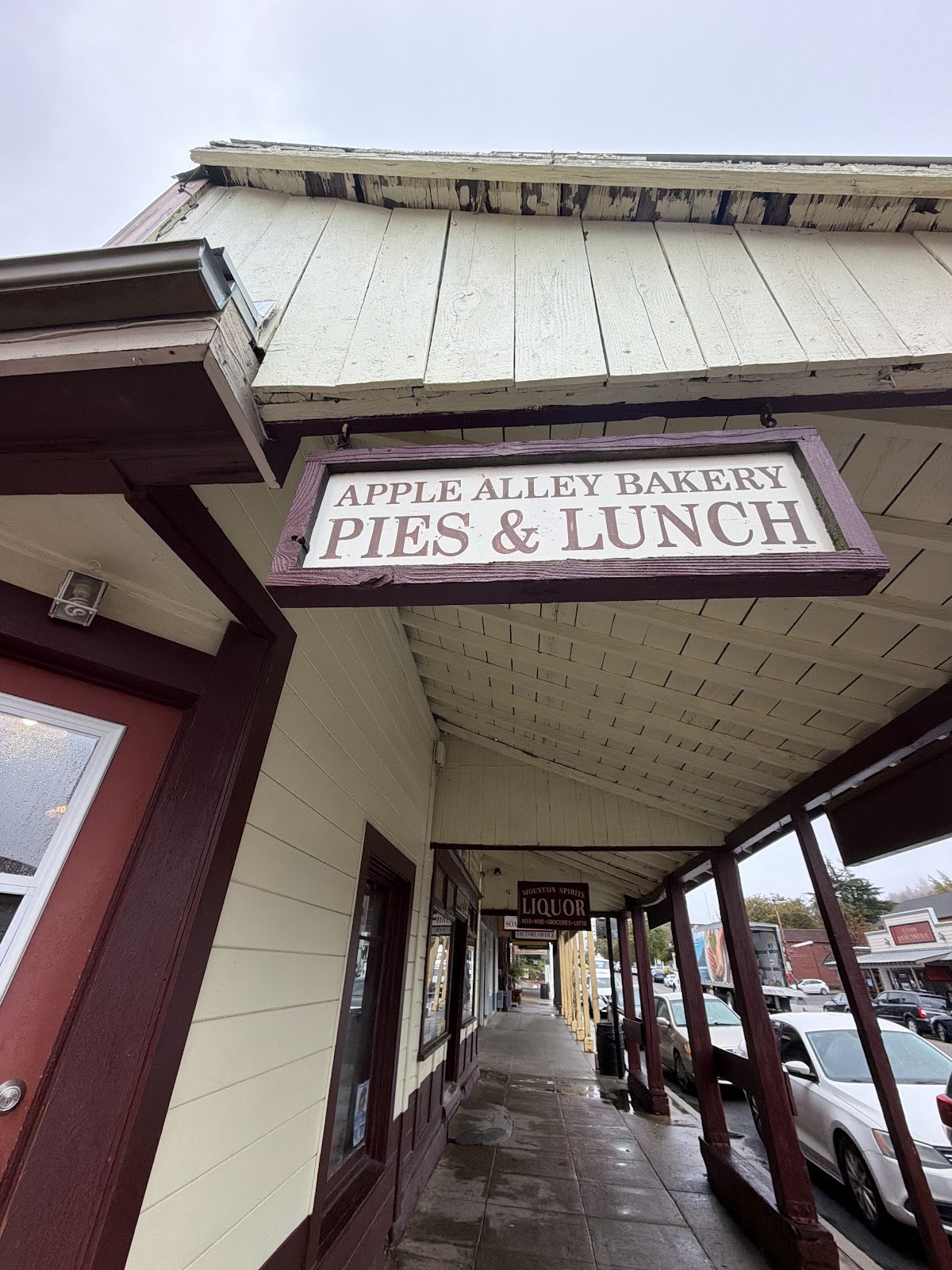 Apple Alley Bakery: the place