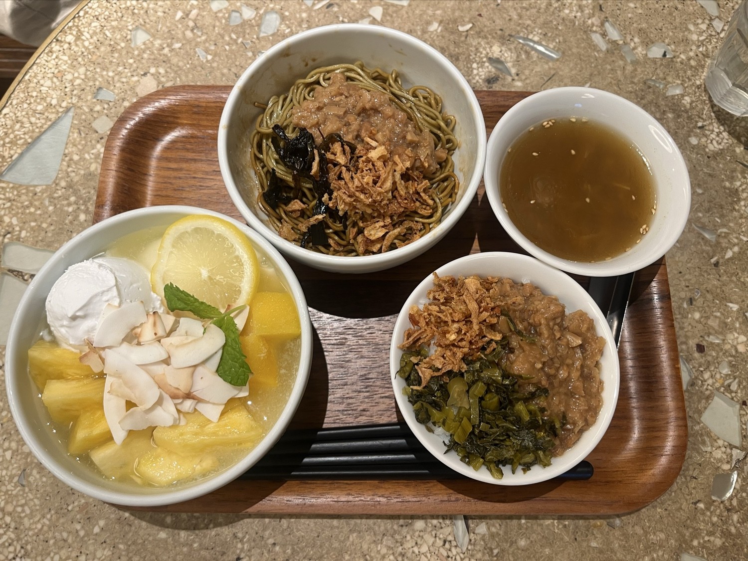 Ming Teng HAO HAO: food & drinks